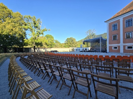 Nina Pušlar, S. B.